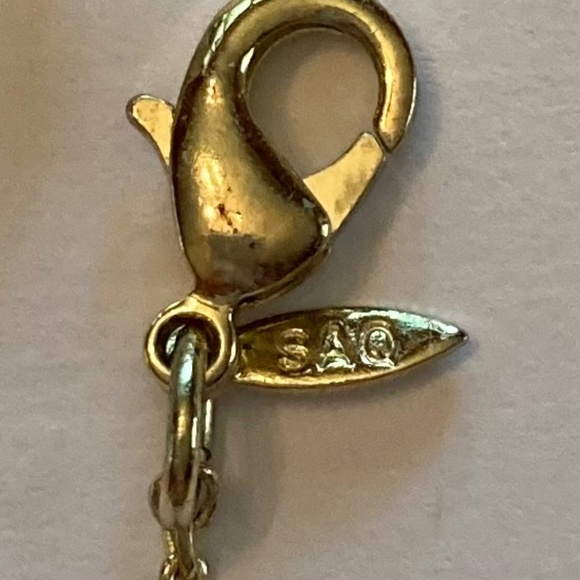 SAQ Fashion Pendant on Chain - Picture 5 of 5
